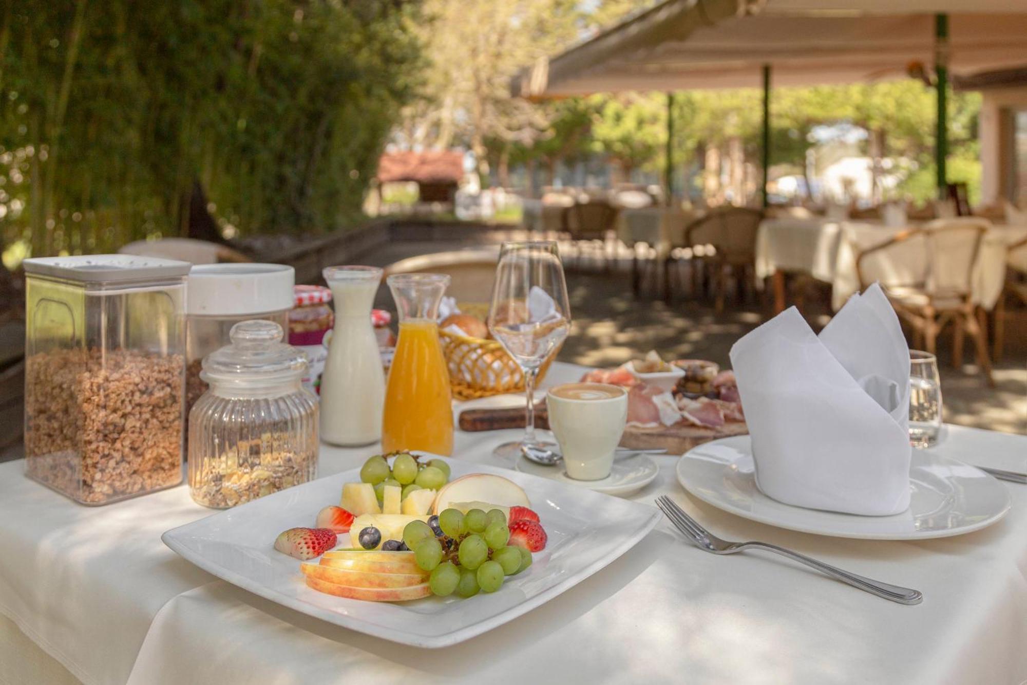 Restaurant Bric דקאני מראה חיצוני תמונה