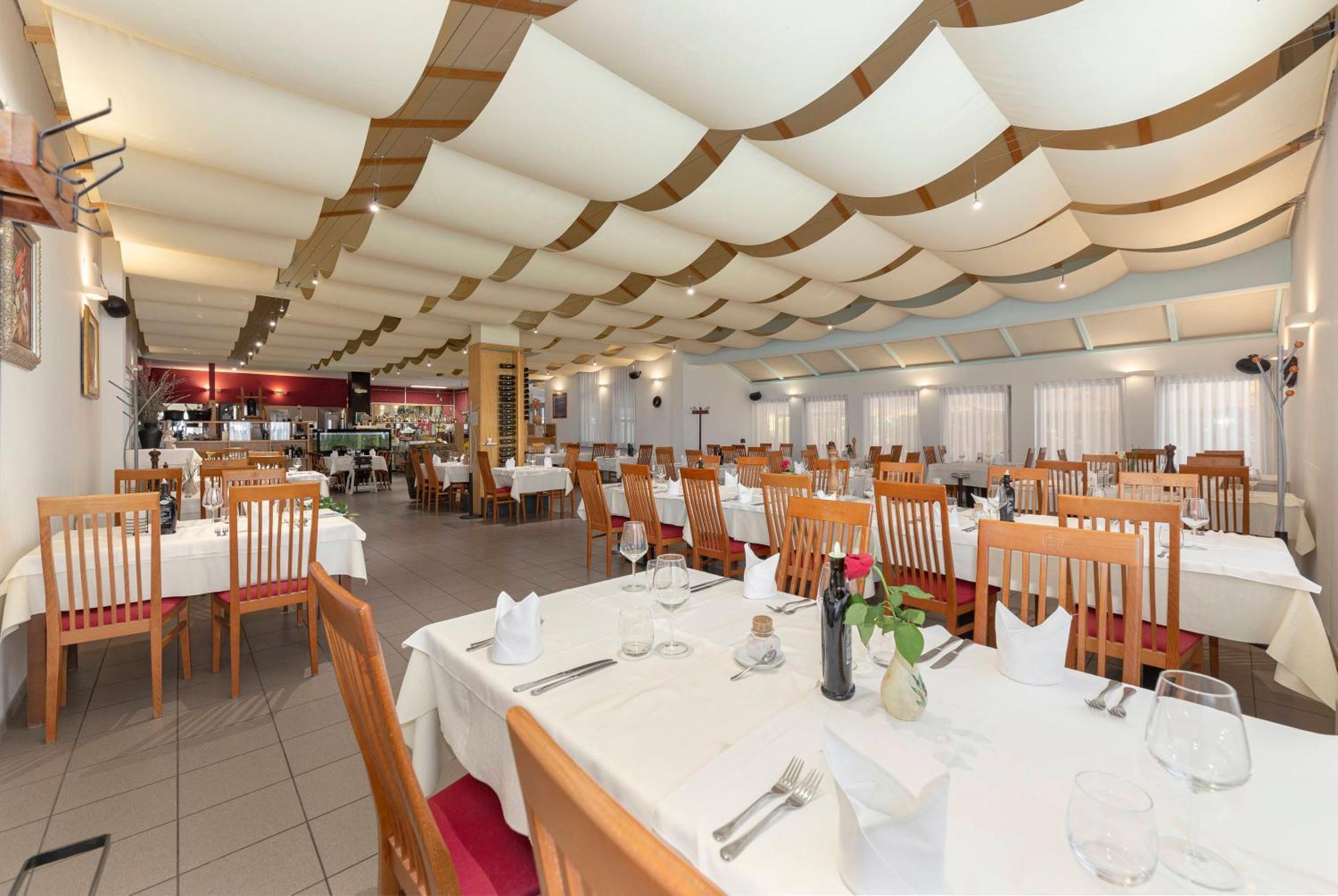 Restaurant Bric דקאני מראה חיצוני תמונה