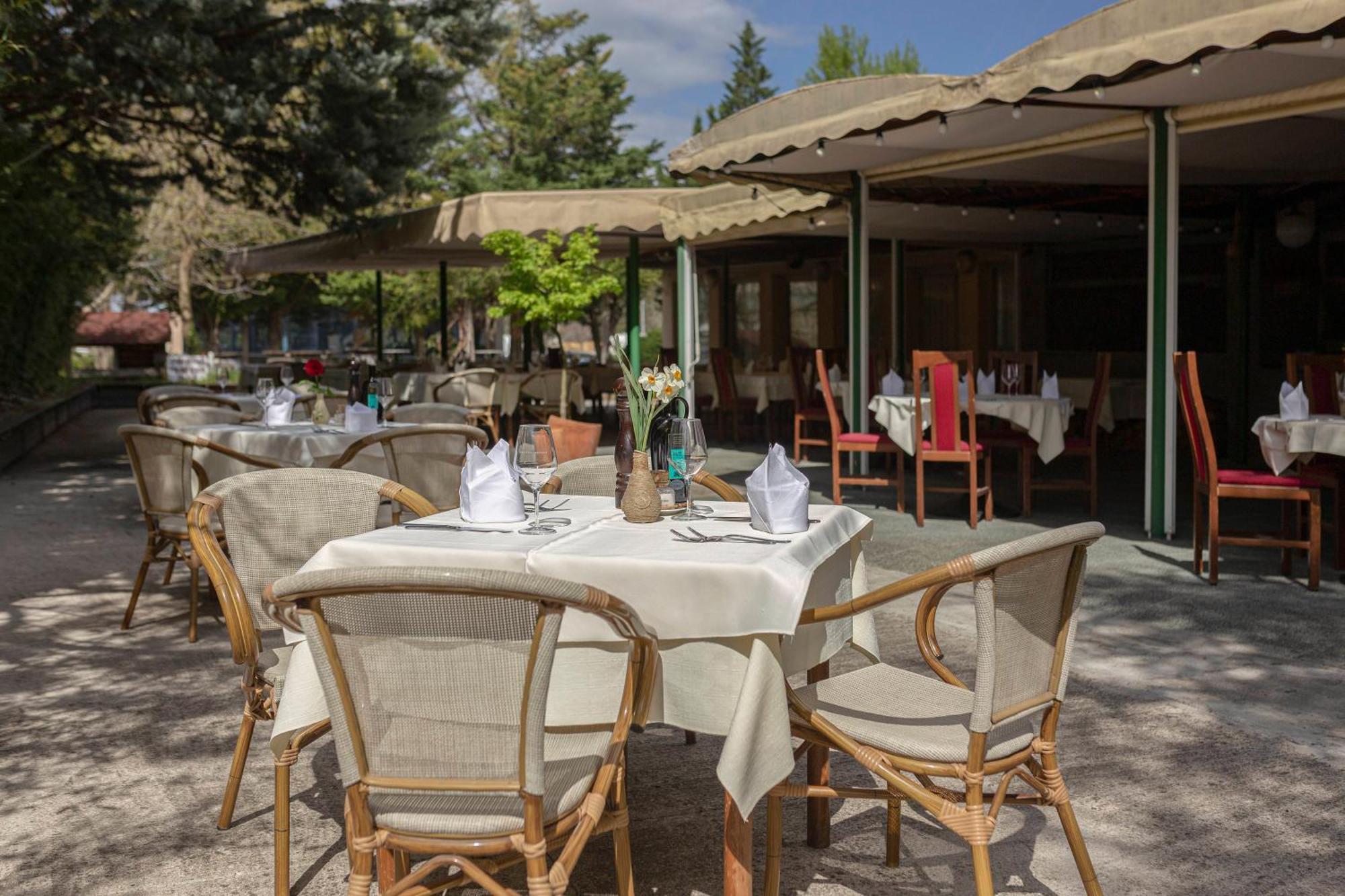 Restaurant Bric דקאני מראה חיצוני תמונה