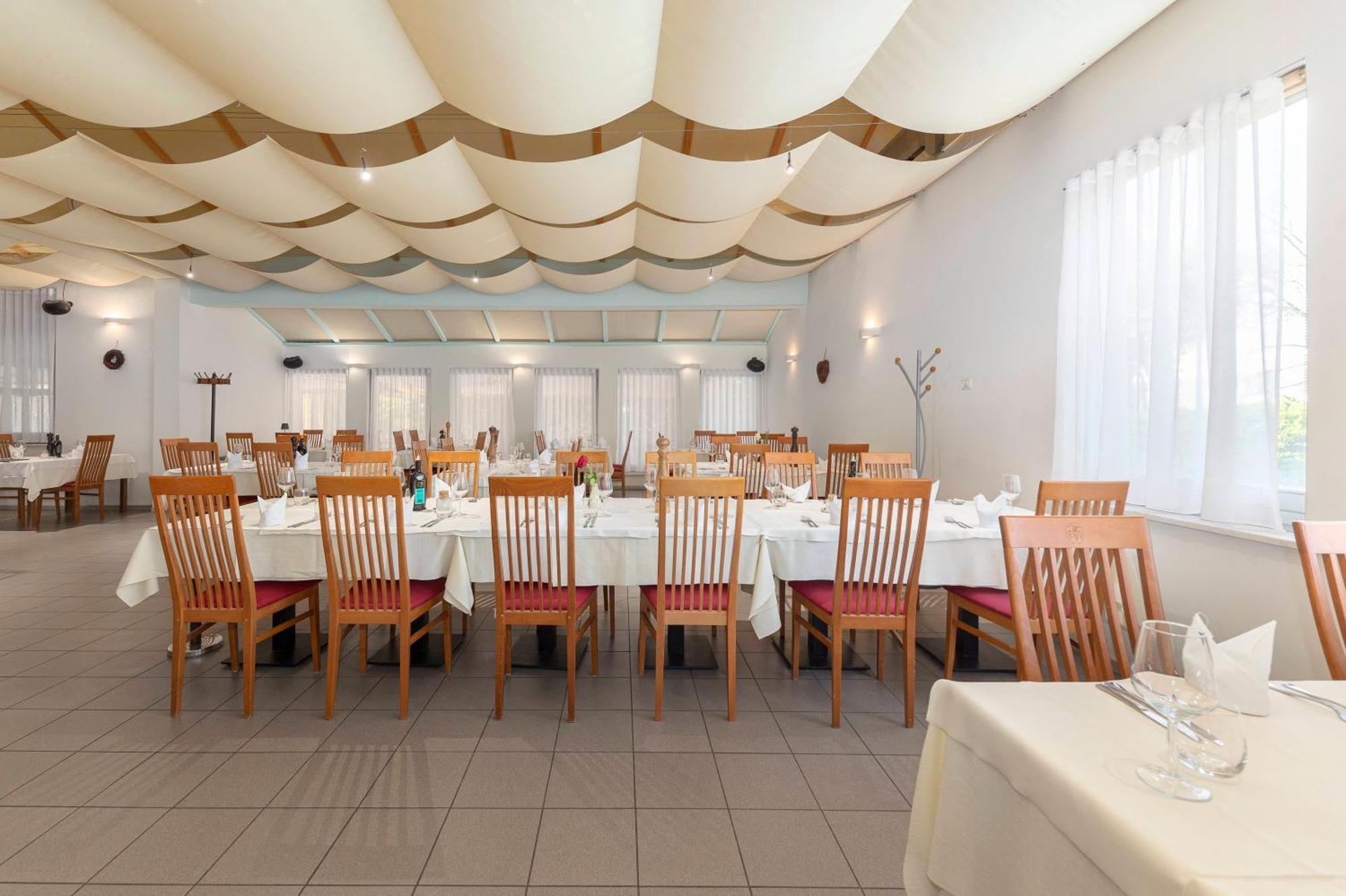 Restaurant Bric דקאני מראה חיצוני תמונה