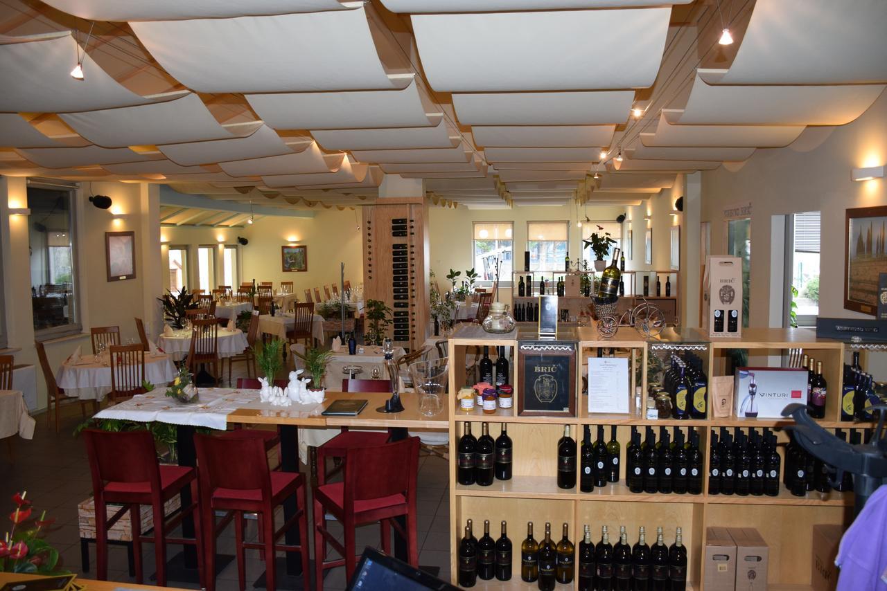 Restaurant Bric דקאני מראה חיצוני תמונה