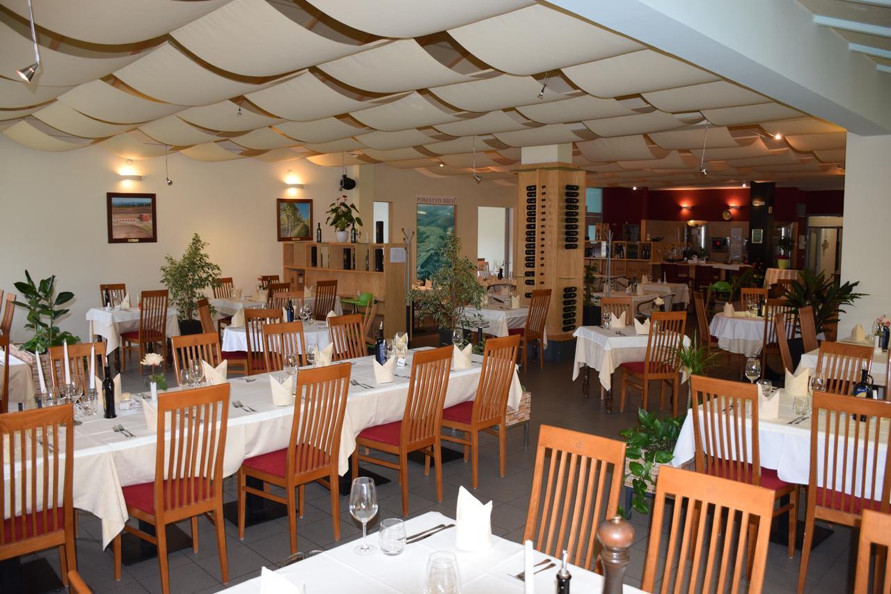 Restaurant Bric דקאני מראה חיצוני תמונה