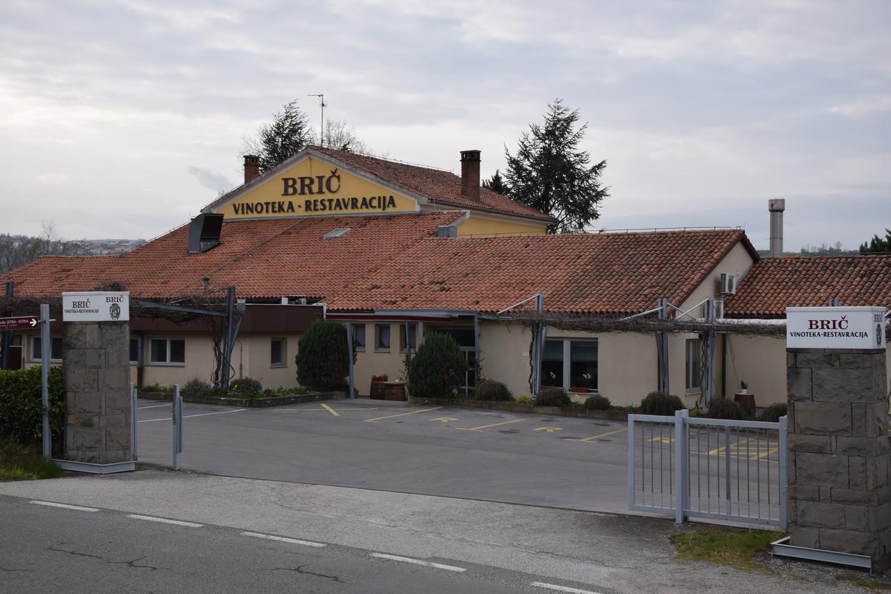 Restaurant Bric דקאני מראה חיצוני תמונה