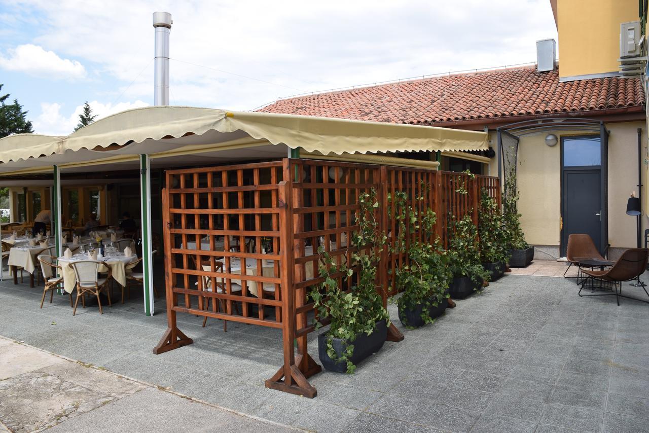 Restaurant Bric דקאני מראה חיצוני תמונה