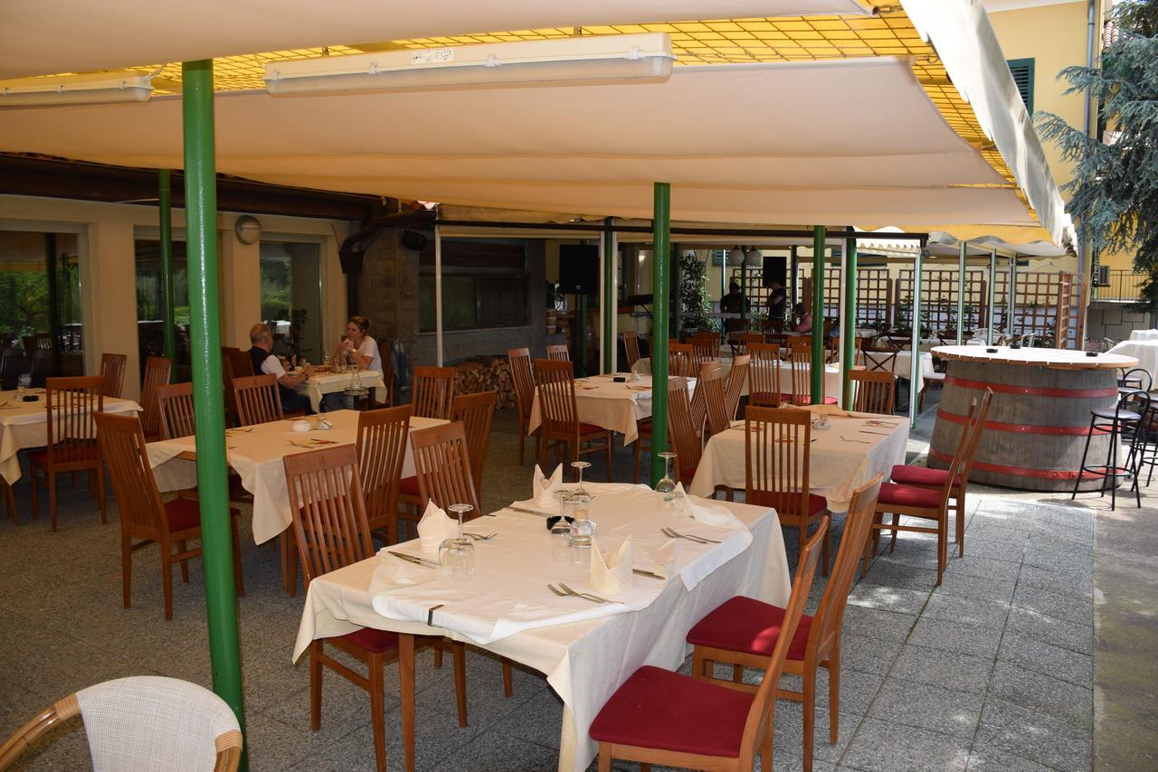 Restaurant Bric דקאני מראה חיצוני תמונה