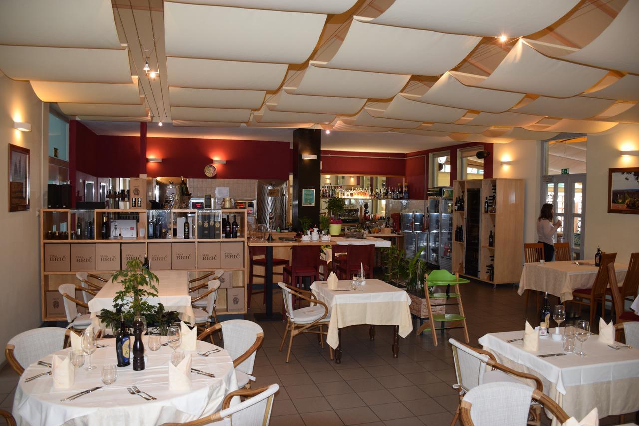 Restaurant Bric דקאני מראה חיצוני תמונה